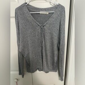 Light weight gray tie sweater, super soft and lightweight, size L